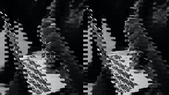 Reading On Laptop Unsplash